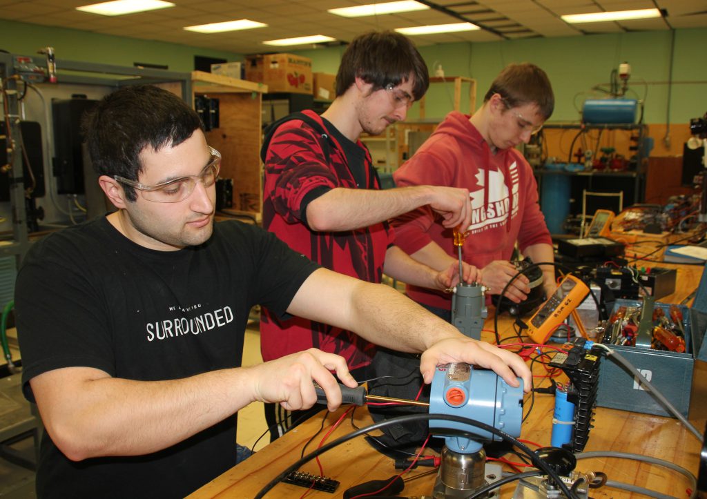 instrumentation students in lab at Northern College