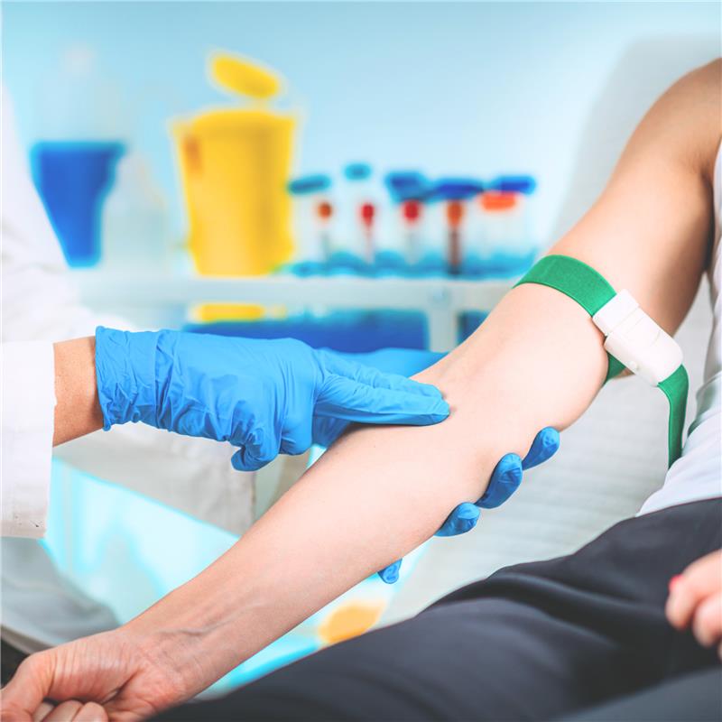health care provider performing blood draw in phlebotomy course